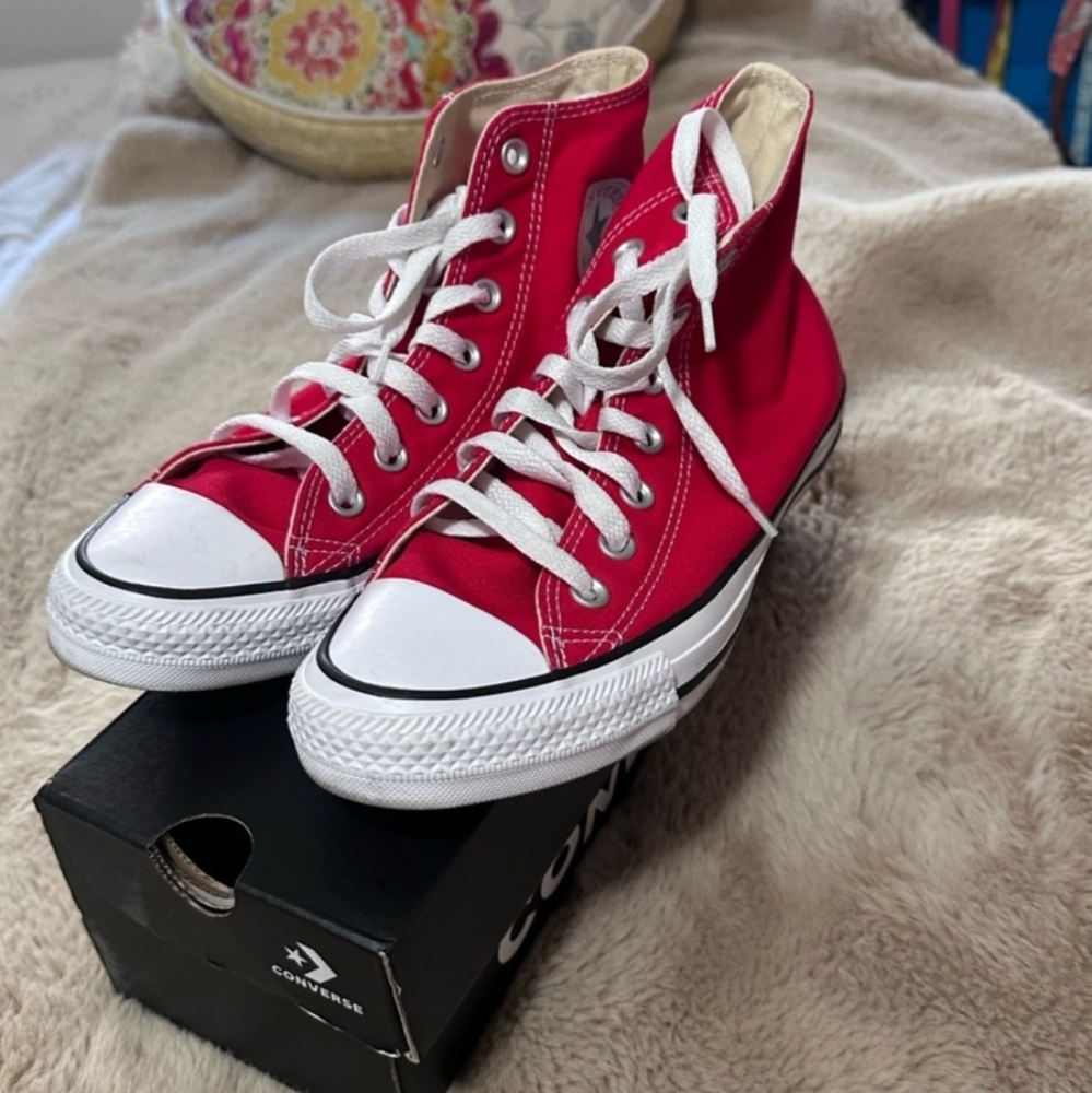 Converse Red High-Top Sneakers Classic Canvas Design W7/M5